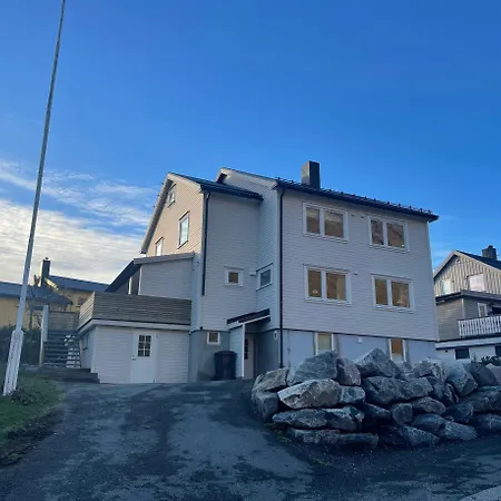 Apartment Traelvik Huset A *